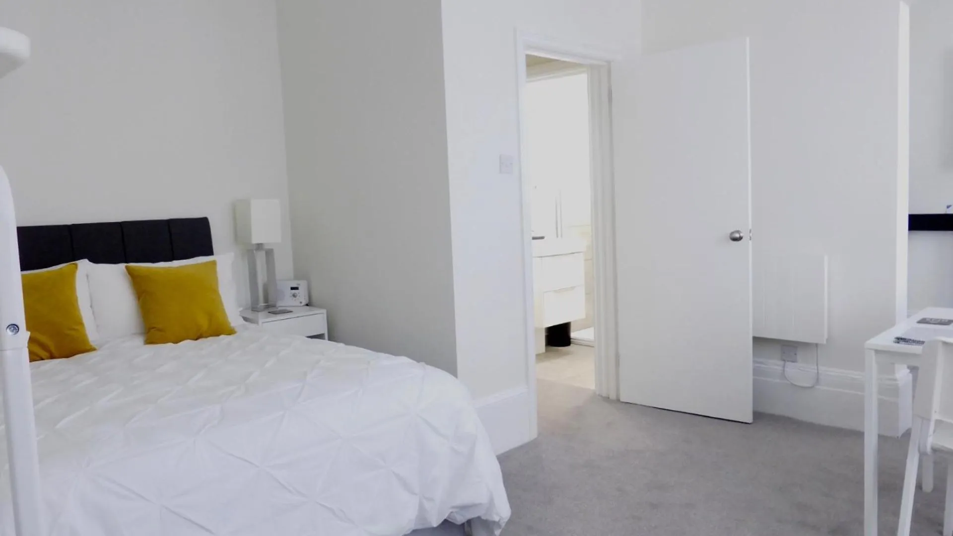 Stylish Studio Apartment In Central Hove.